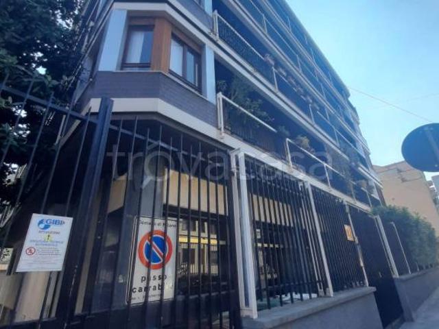 Vendesi quadrilocale a Milano via Giancarlo Sismondi, Argonne Corsica
