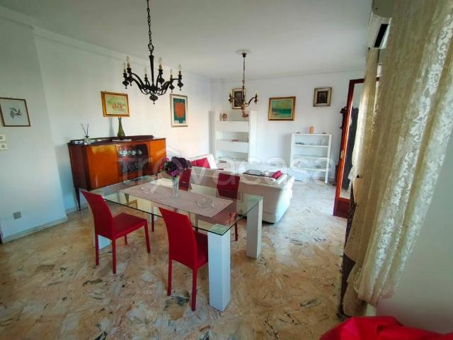 Vendesi quadrilocale a Monopoli via Padre Manghisi