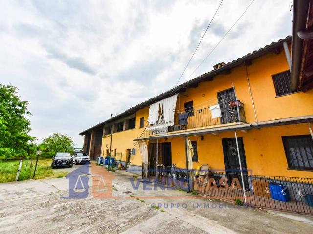 Vendesi quadrilocale a Moncalieri via Vinovo, 42, Tagliaferro Tetti Piatti