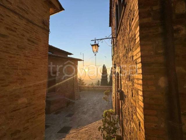 Vendesi quadrilocale a Montone via San Francesco