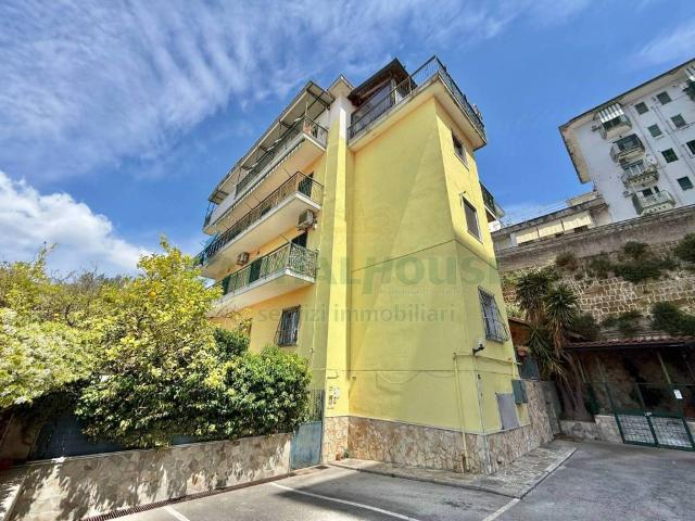 Vendesi quadrilocale a Napoli via Enea Zanfagna, 61, Fuorigrotta