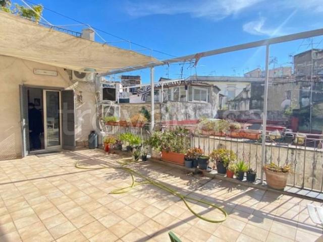 Vendesi quadrilocale a Napoli piazza Carità, Monte Santo