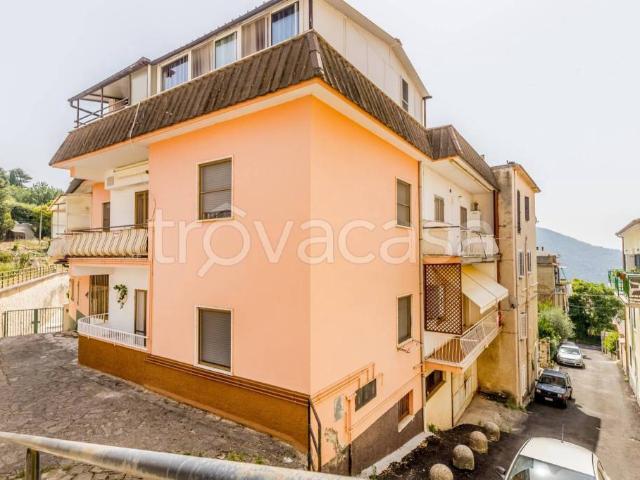 Vendesi quadrilocale a Norma