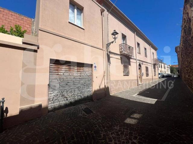 Vendesi quadrilocale a Oristano via santa chiara, 12