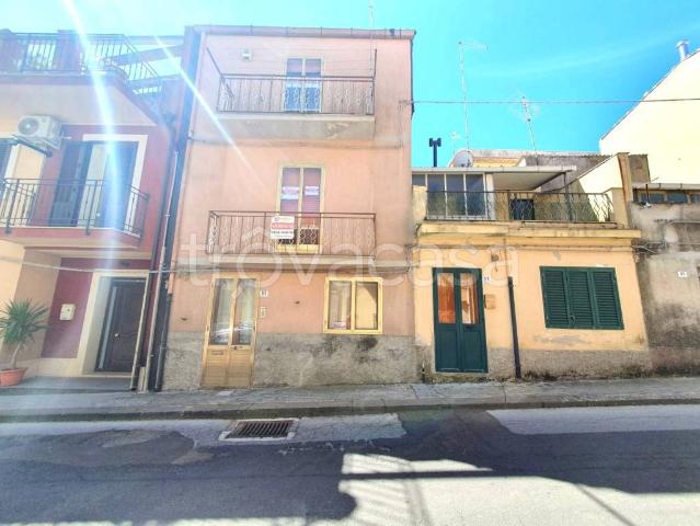 Vendesi quadrilocale a Buccheri via Natale Cappello