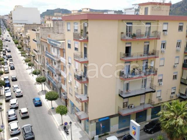 Vendesi quadrilocale a Bagheria via Gaetano Donizetti