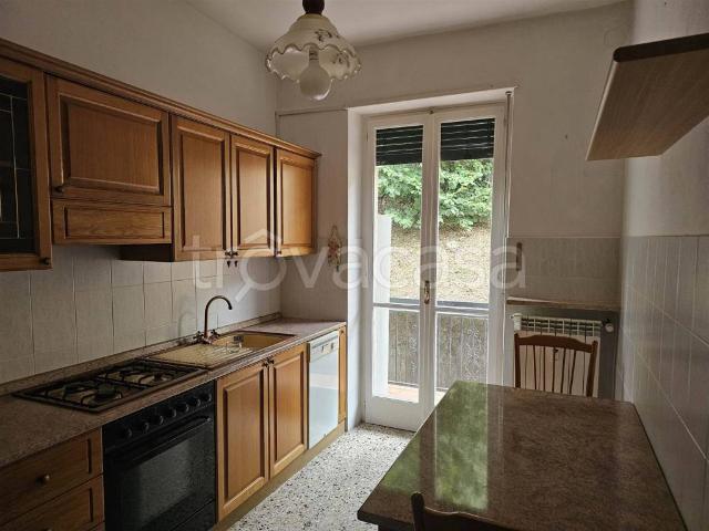 Vendesi quadrilocale a Biella via Crestani, 17