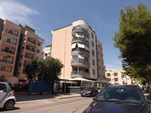 Vendesi quadrilocale a Bisceglie viale V. Calace, 8