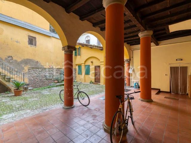 Vendesi quadrilocale a Bologna vicolo Bolognetti, San Vitale