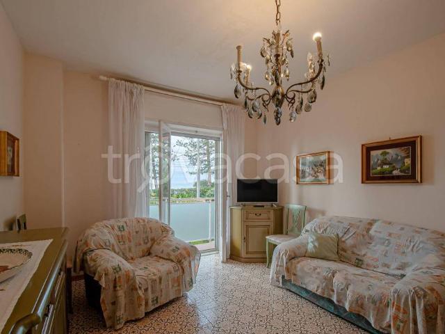 Vendesi quadrilocale a Bordighera via Luigi Cadorna, 14