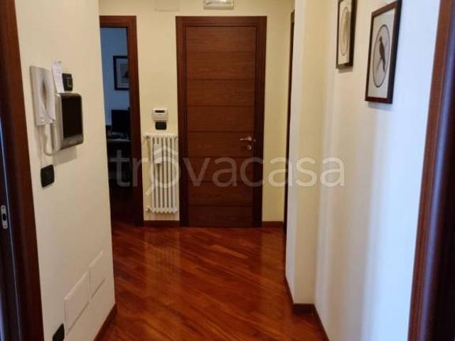 Vendesi quadrilocale a Caserta via Roma, Corso Trieste