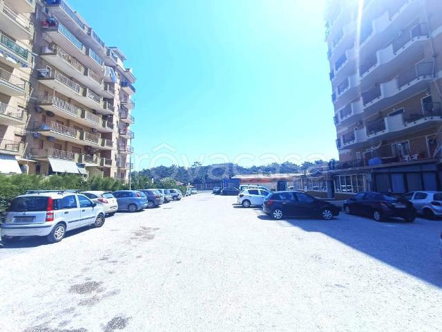 Vendesi quadrilocale a Castel Volturno viale degli Ulivi