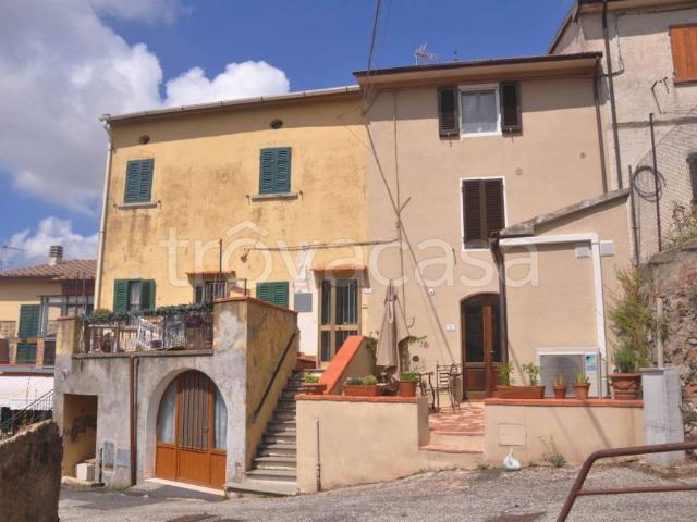 Vendesi quadrilocale a Castellina Marittima via Alfieri