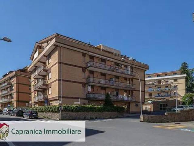 Vendesi quadrilocale a Capranica via Dei Caduti Sardi, 3