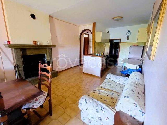 Vendesi quadrilocale a Caprarola via Orsini