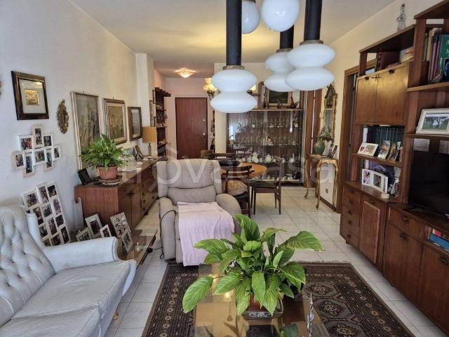 Vendesi quadrilocale a Carrara, Avenza