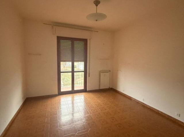 Vendesi quadrilocale a Carrara, Marina Di Carrara