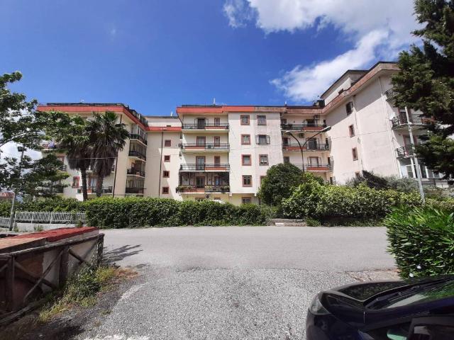 Vendesi quadrilocale a Catanzaro via Biagio Miraglia, Mater Domini Cavita