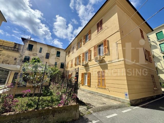 Vendesi quadrilocale a Cogoleto