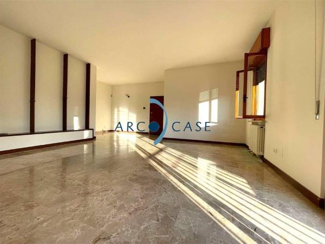 Vendesi quadrilocale a Crema via Crispi