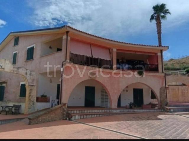 Vendesi quadrilocale a Crotone via per Capo Colonna