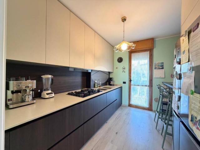 Vendesi quadrilocale a Desenzano del Garda via Marzabotto, 6