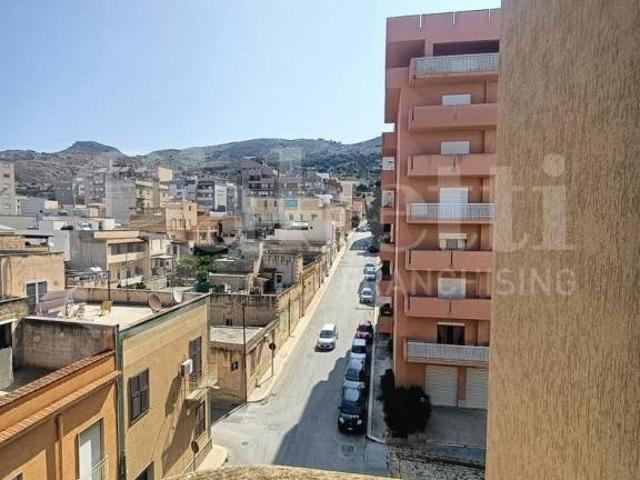 Vendesi quadrilocale a Erice via Avellino, 9, Casa Santa