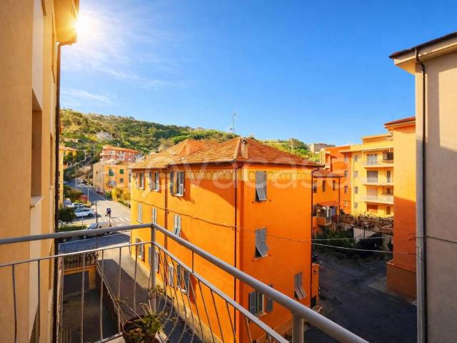 Vendesi quadrilocale a Finale Ligure via Cesare Abba