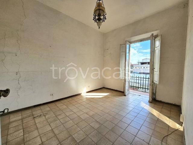 Vendesi quadrilocale a Firenze via Rosolino Pilo, Campo di Marte