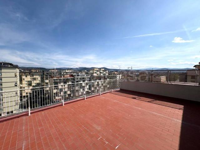 Vendesi quadrilocale a Firenze viale Francesco Redi, Porta al Prato San Jacopino