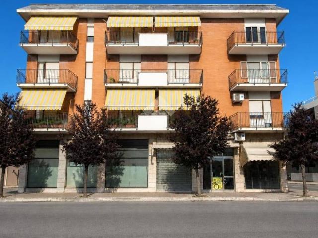 Vendesi quadrilocale a Giulianova via Simoncini, 3