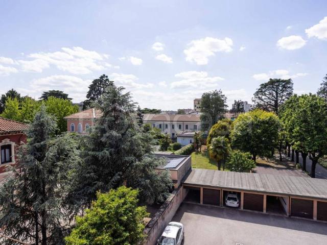 Vendesi quadrilocale a Lissone via Monza, 8