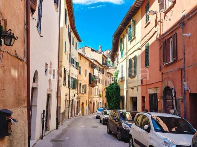 Vendesi quadrilocale a Perugia corso Bersaglieri, 39, Centro Storico