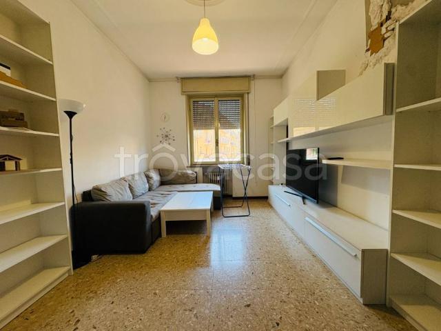 Vendesi quadrilocale a Piacenza via p. Crescio, Piazzale Milano Stazione