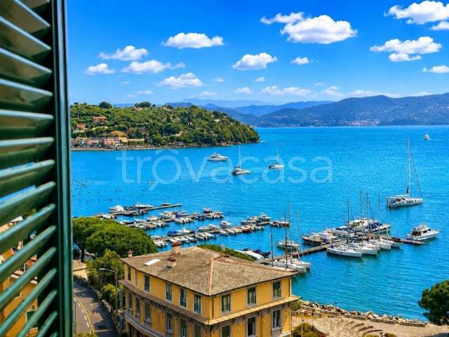 Vendesi quadrilocale a Portovenere via delle Ville