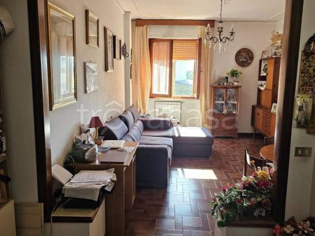 Vendesi quadrilocale a Prato via Iacopo da Lentini, Cafaggio Grignano