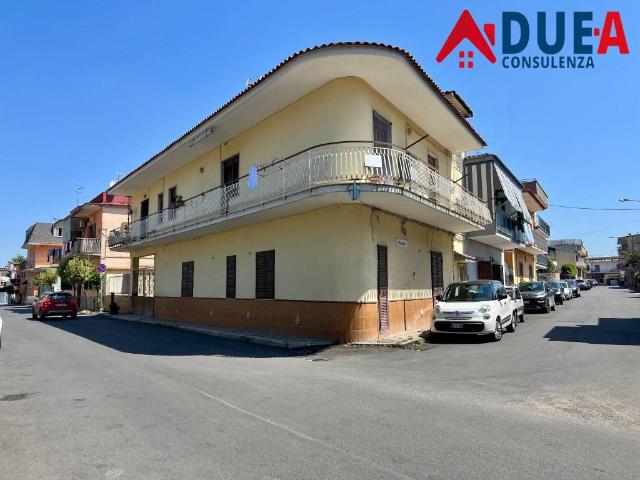 Vendesi quadrilocale a Qualiano via Alessandro Manzoni