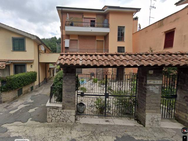 Vendesi quadrilocale a Riano via Bertini