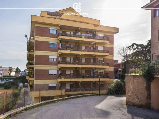 Vendesi quadrilocale a Rignano Flaminio via Alessandro Manzoni, 6