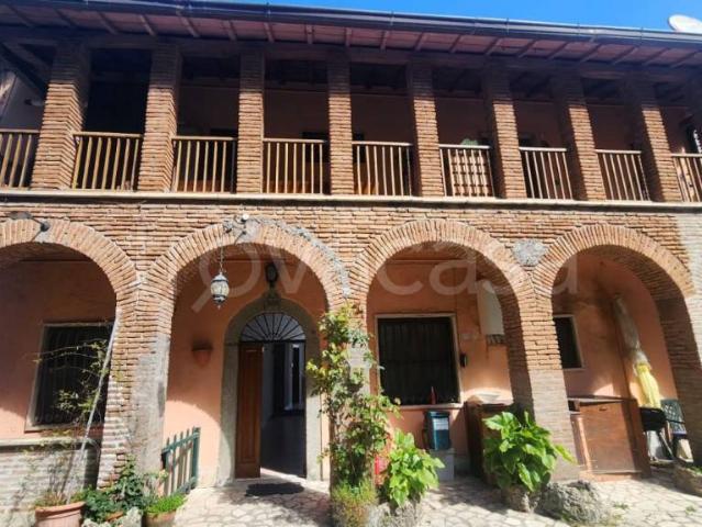 Vendesi quadrilocale a Rocca di Papa via Campi d'Annibale