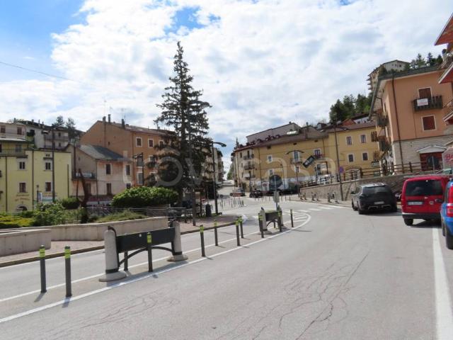 Vendesi quadrilocale a Roccaraso via Roma