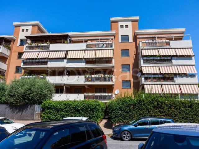 Vendesi quadrilocale a Roma via Ugo Spirito, Tor Vergata