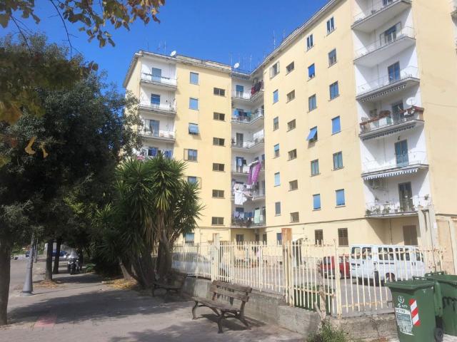 Vendesi quadrilocale a Salerno via achille napoli 1