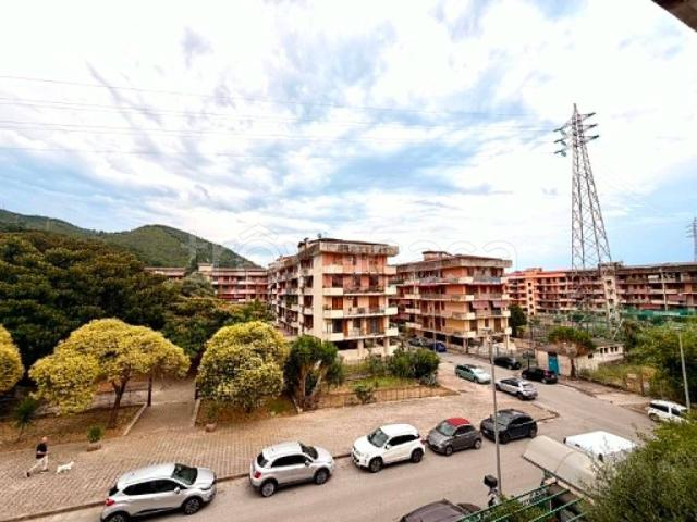 Vendesi quadrilocale a Salerno viale Salvo d'Acquisto, Pastena Pastena Alta
