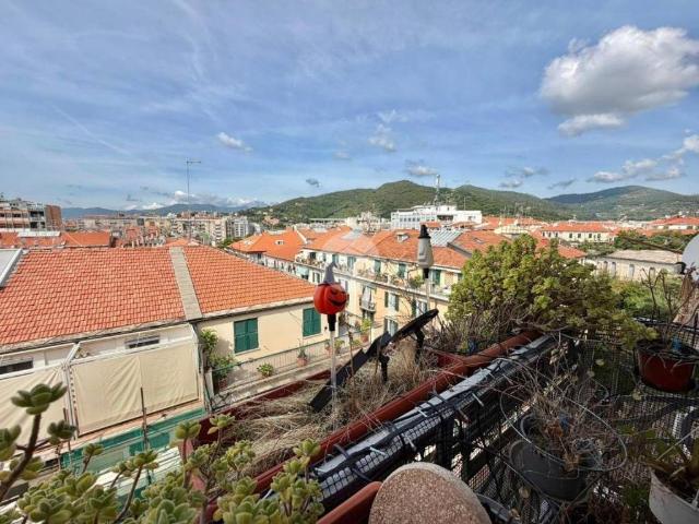 Vendesi quadrilocale a Savona
