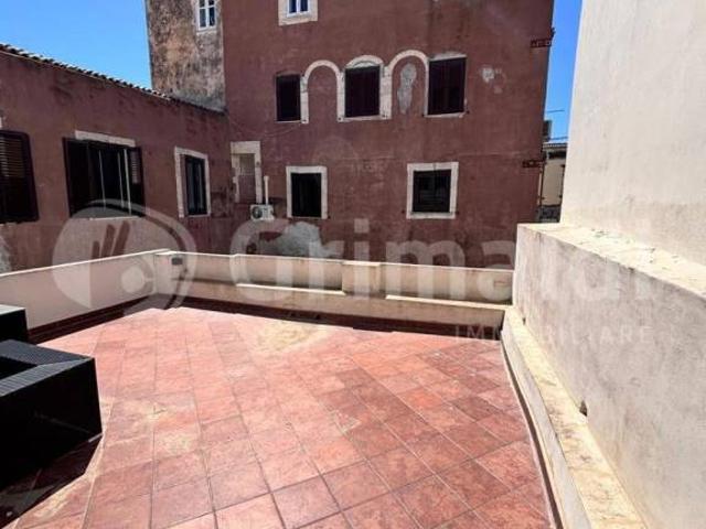Vendesi quadrilocale a Siracusa via gemellaro, Ortigia