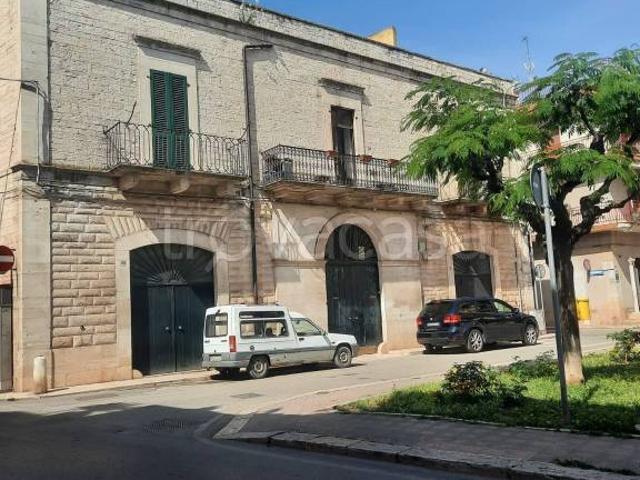 Vendesi quadrilocale a Terlizzi via Pasquale Fiore, 101