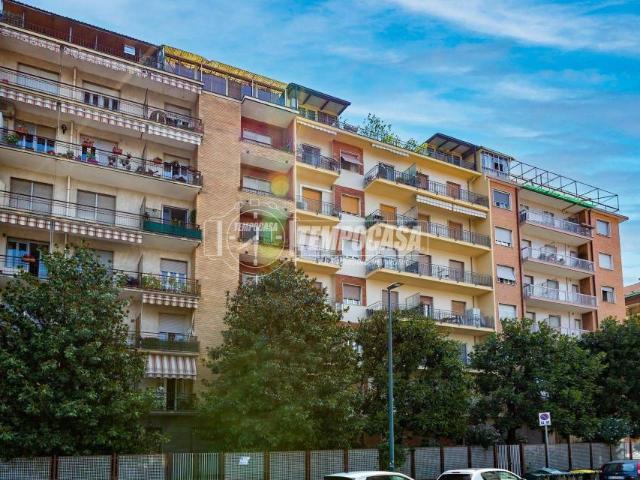 Vendesi quadrilocale a Torino via Gianfrancesco Re 90, Parella