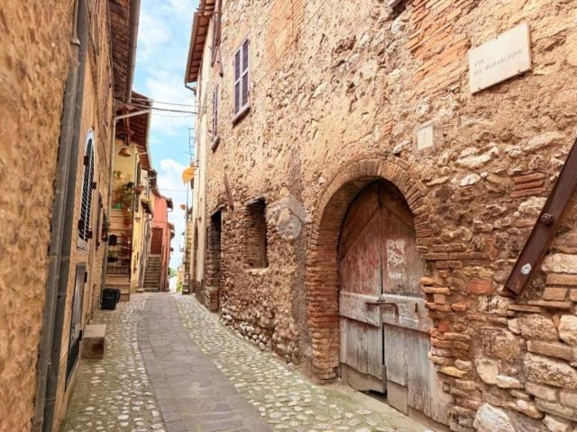 Vendesi quadrilocale a Torri in Sabina via degli Archi, 14