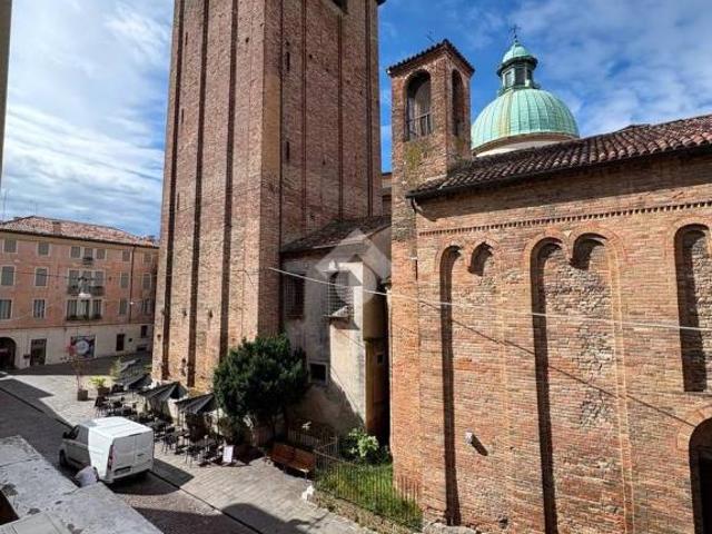 Vendesi quadrilocale a Treviso via Calmaggiore, 70, Piazza dei Signori